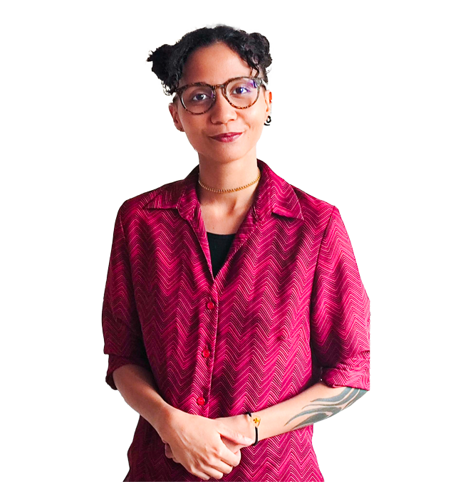 Portrait de Lyane, experte en façonnage et papeterie chez IBL Graphique à Rouen